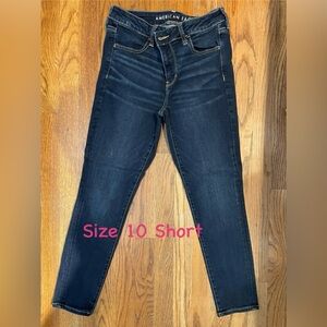 American Eagle mid rise size 10 short